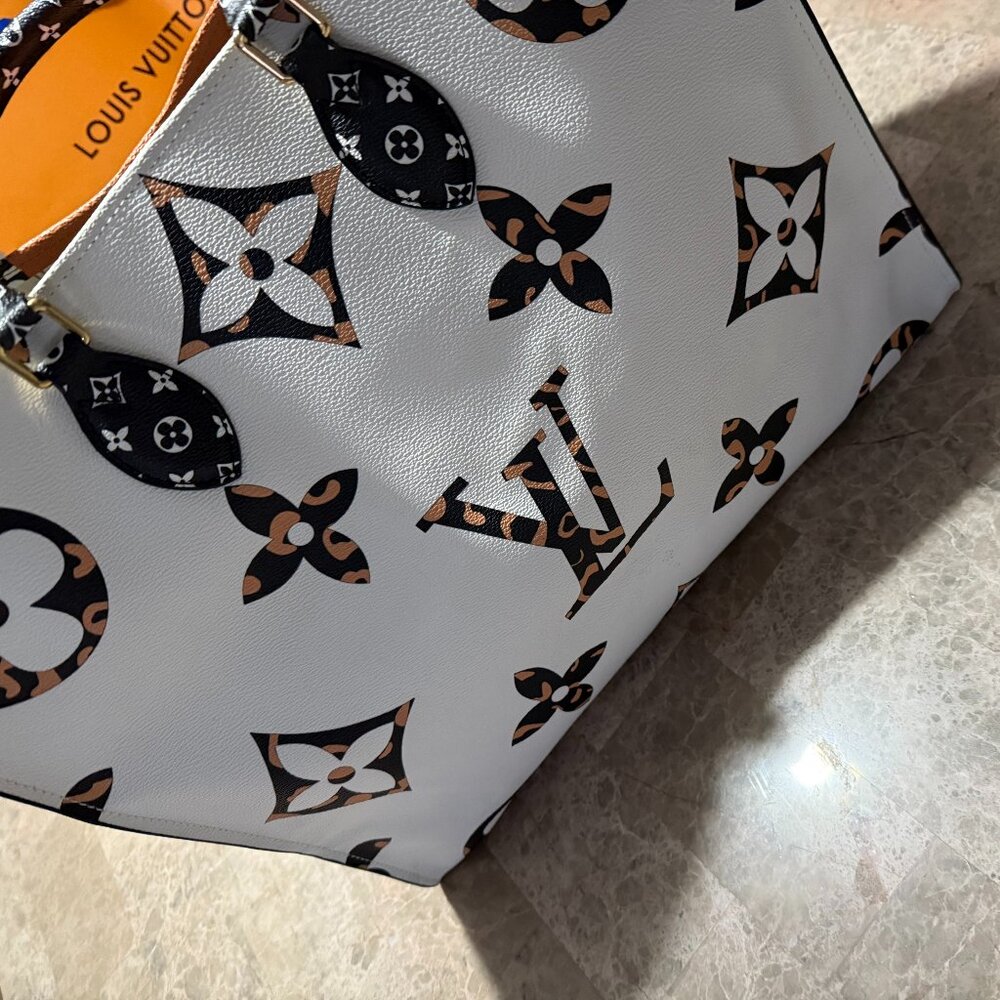 STUNNING XL Fashion Tote with dual straps!